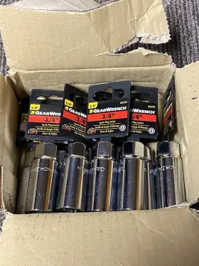 10044757 GEARWRENCH Box Spark Plug Sockets Drive