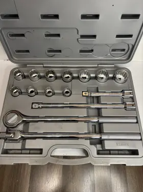 TY19926 JOHN DEERE Socket Set Drive Ratchet Breaker