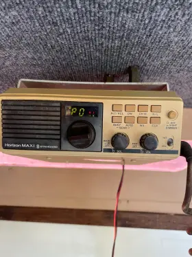C862 STANDARD Horizon Maxi Radio Marine