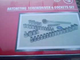 Tool Shop 382674 40 Piece Ratcheting Screwdriver And Socket Set Platinum Adapter Extension Case